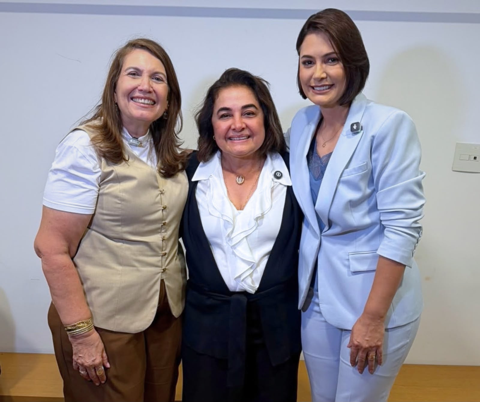 Michelle Bolsonaro mobiliza eleitores do Amazonas: ‘No dia 25, é Maria do Carmo governadora