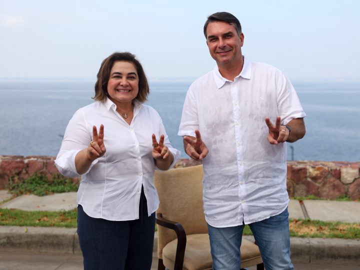 É Flávio e Maria 22’: Flávio Bolsonaro pede voto útil no Amazonas e reforça dobradinha da direita