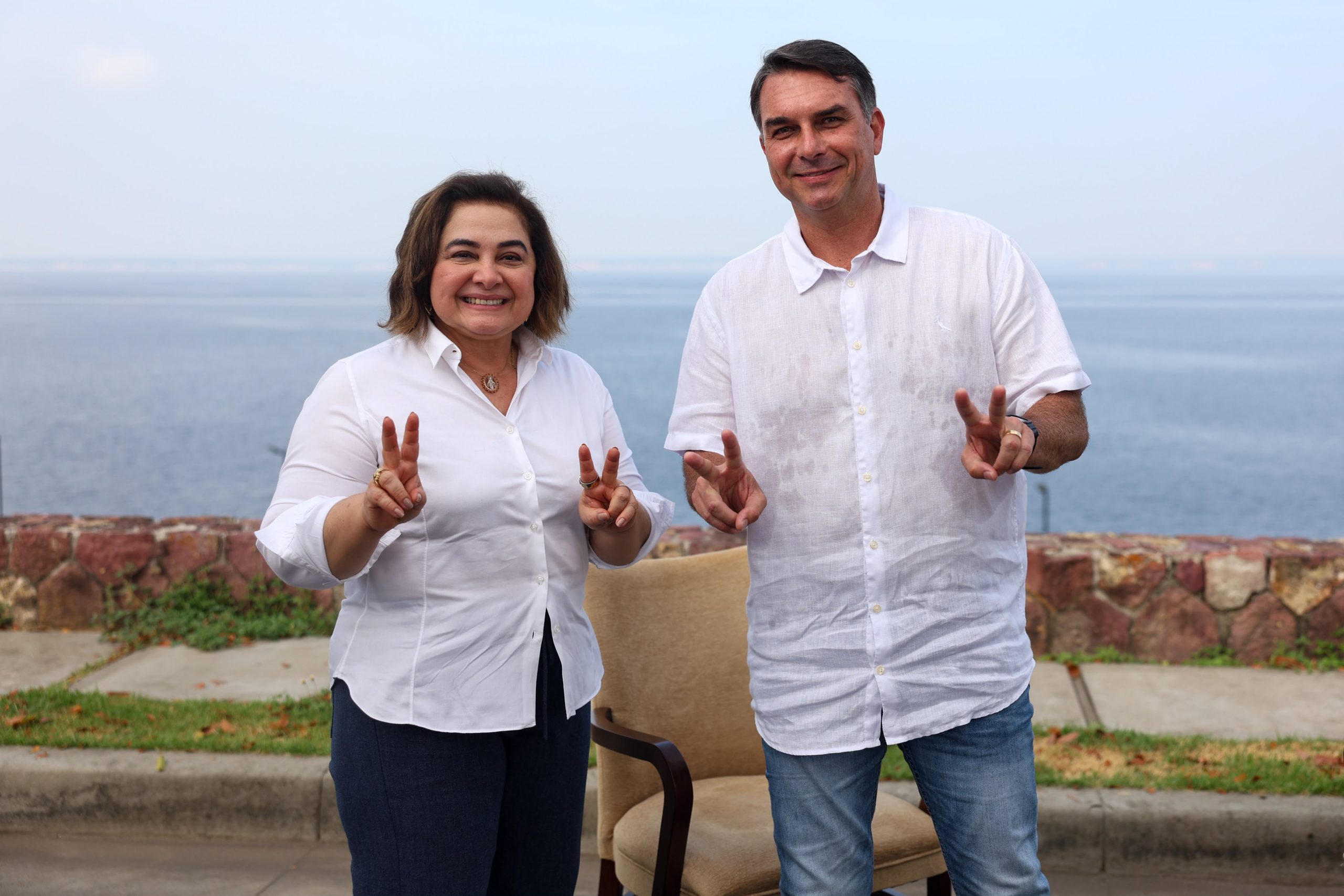 É Flávio e Maria 22’: Flávio Bolsonaro pede voto útil no Amazonas e reforça dobradinha da direita
