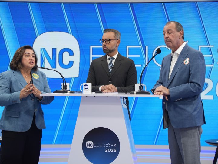 Professora Maria confronta Omar sobre propostas ambientais