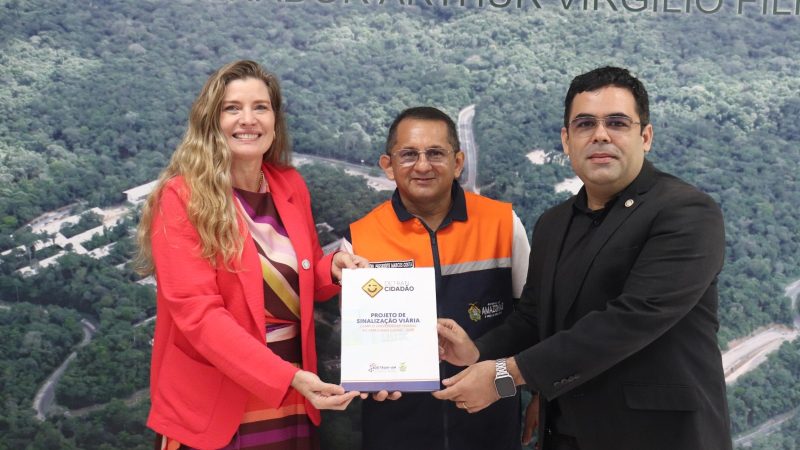 Detran Amazonas entrega Projeto de Sinalização Viária do Campus Manaus da Ufam