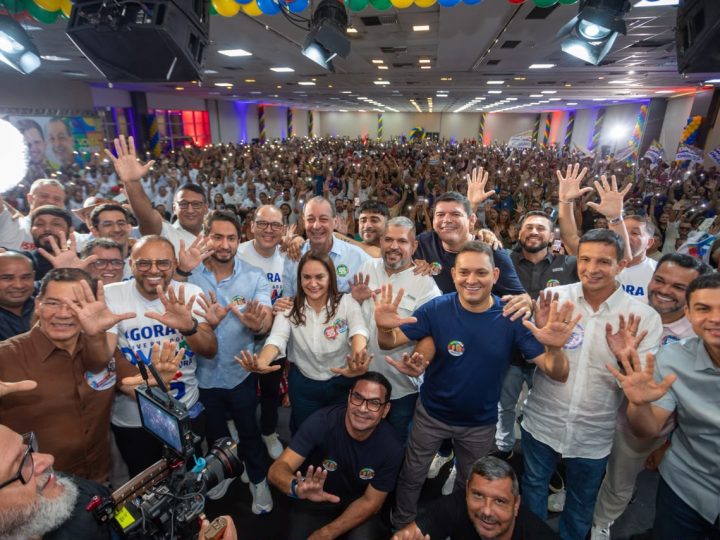 Após aprovação do fim da 6×1, Omar é aplaudido em encontros em Manaus