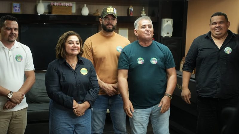 A força do interior: Professora Maria recebe apoio de várias lideranças do interior
