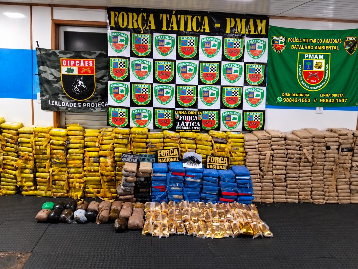 Base Arpão 3: Forças de Segurança apreendem mais de 590 quilos de entorpecentes e prendem homem em embarcação no município de Barcelos