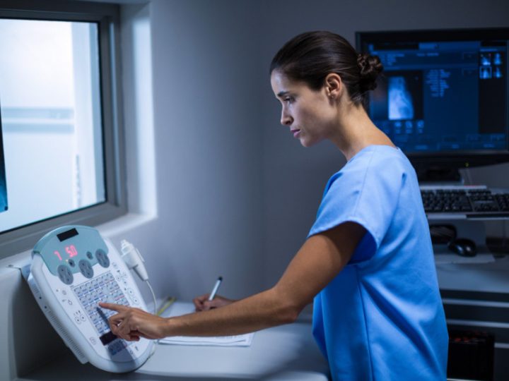 Radiologia, farmácia e análises clínicas ampliam as opções de carreira técnica na saúde