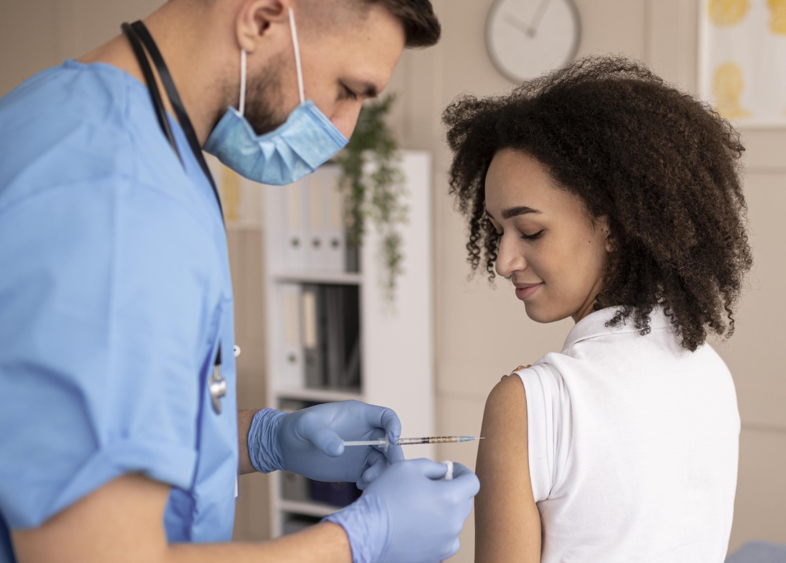 Check-up vacinal ajuda a identificar doses pendentes e reforça prevenção, diz infectologista