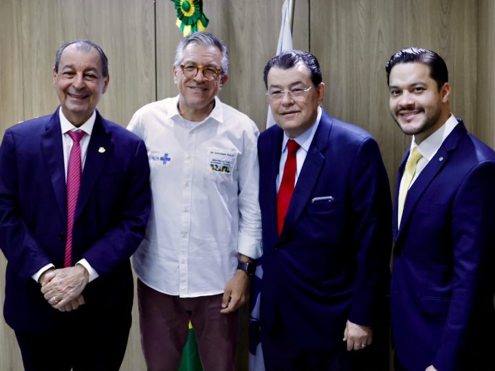 Governador eleito Omar Aziz discute ações emergenciais para a saúde do Amazonas com ministro Padilha em Brasília