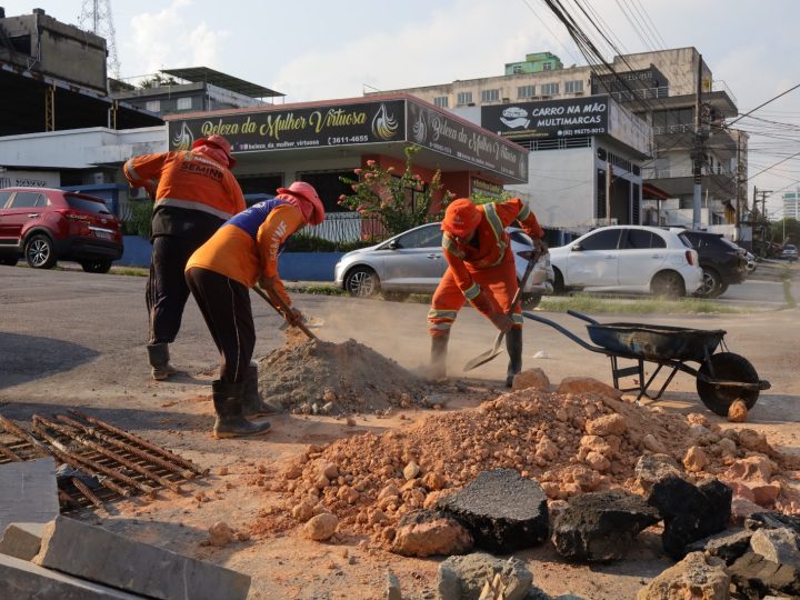 Prefeitura de Manaus recupera drenagem e base de caixa coletora no bairro Praça 14 de Janeiro