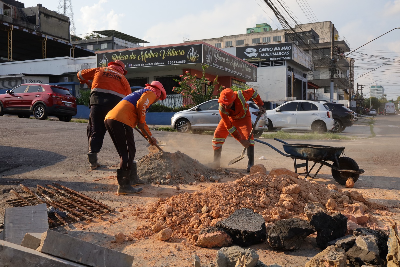 Prefeitura de Manaus recupera drenagem e base de caixa coletora no bairro Praça 14 de Janeiro