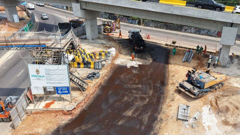 Trecho da rotatória que integra o complexo viário Passarão é pavimentado