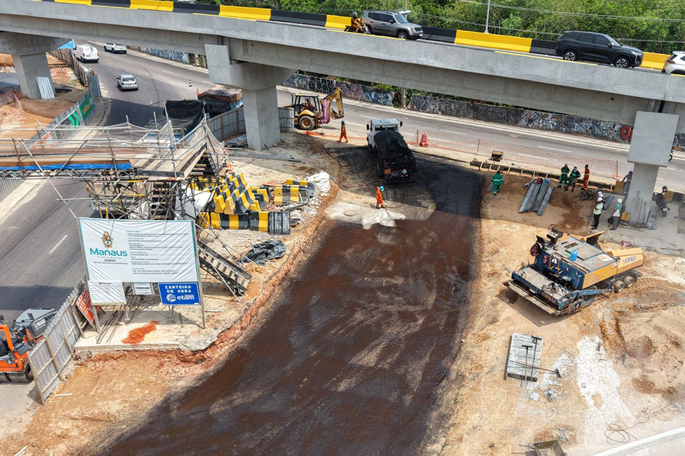 Trecho da rotatória que integra o complexo viário Passarão é pavimentado