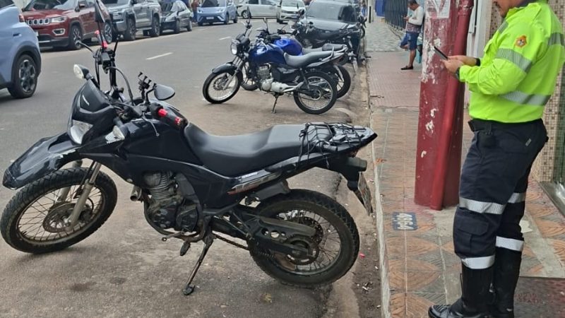 Fiscalização da Prefeitura de Manaus flagra irregularidades no estacionamento de veículos no Centro