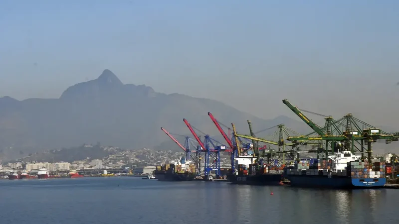 Previsão de superávit comercial de 2026 cai para US$ 84,4 bilhões