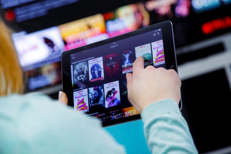 Projeto proíbe exibição de anúncios em planos pagos de streaming