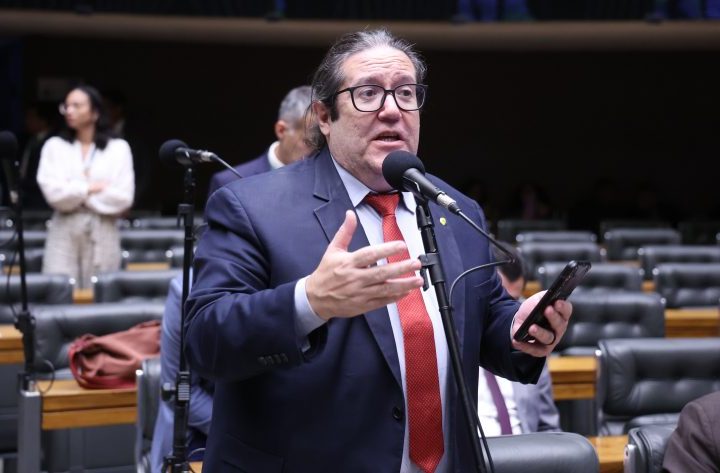 Projeto prevê que um terço da jornada de professores regidos pela CLT seja reservado para planejamento