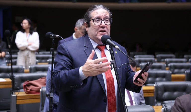 Projeto prevê que um terço da jornada de professores regidos pela CLT seja reservado para planejamento
