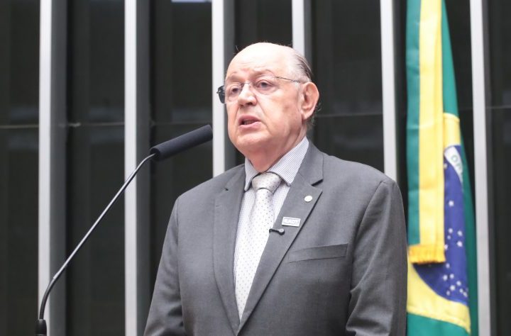 Projeto restringe participação em seleções brasileiras de futebol a atletas que atuam no país