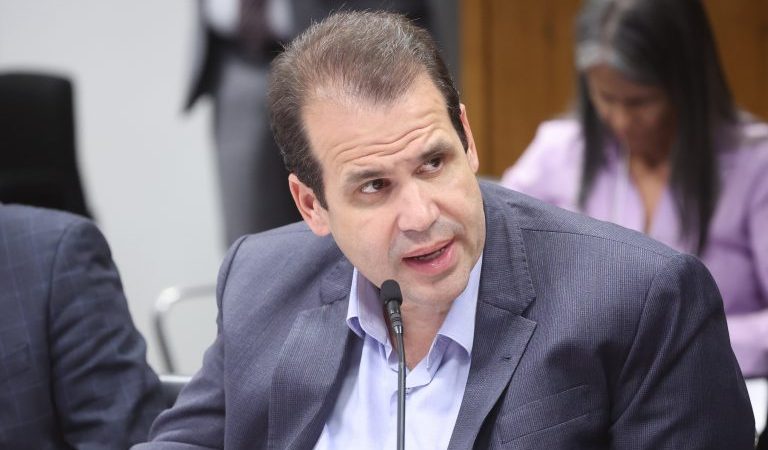 Projeto amplia proteção a pessoas com autismo na adolescência e na vida adulta