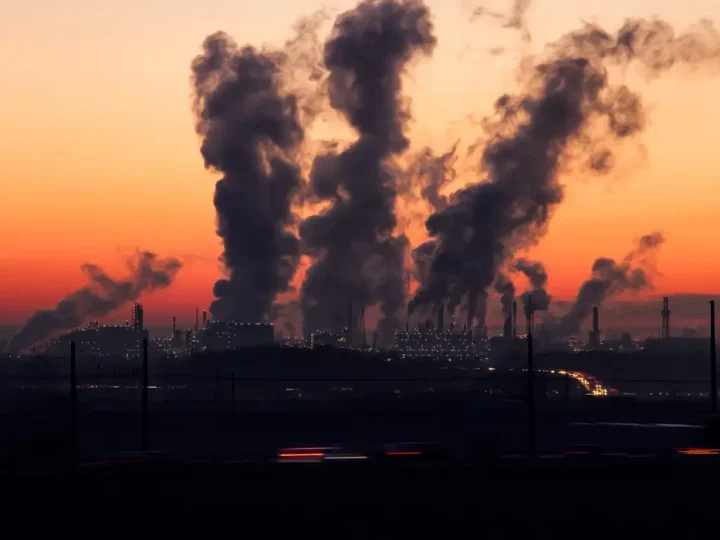 Super-ricos geram mais poluição e lucram com desastres climáticos